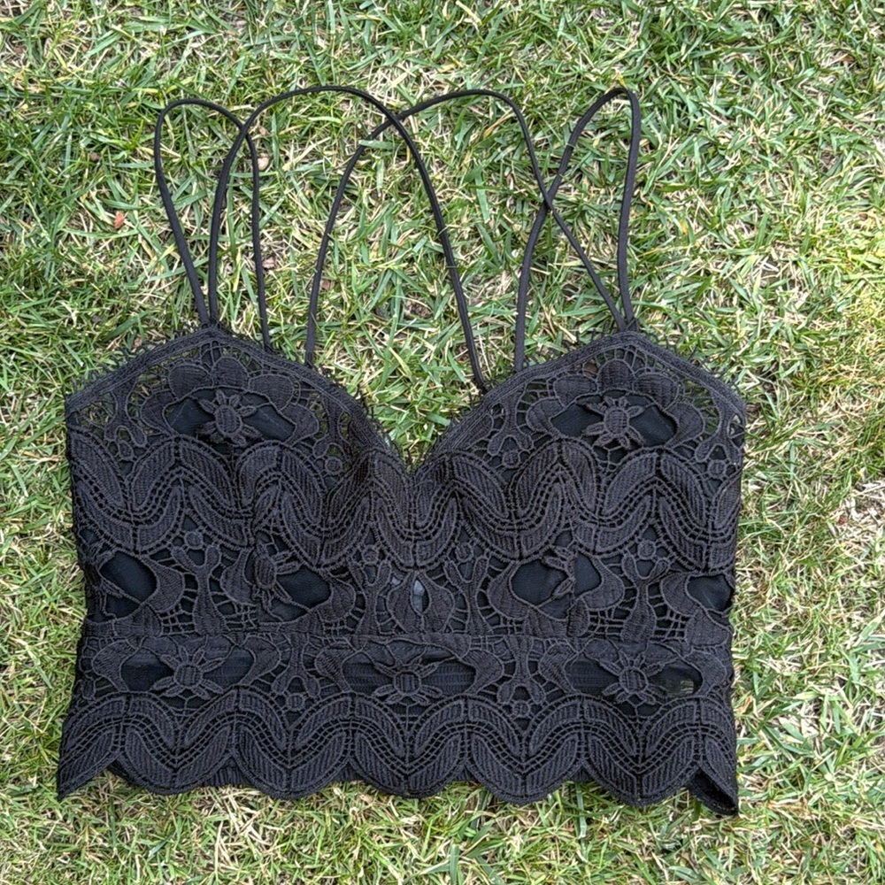 Elegant ALYA lace bralette with criss-cross back - size XS
